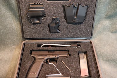 Springfield XD 45ACP with box,extra mag and holster
