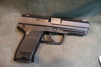 H+K USP 40S+W with box,extra magazine and papers. - Image 4 of 9