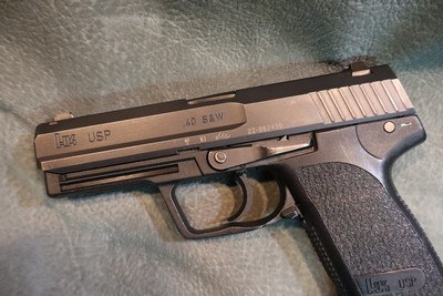 H+K USP 40S+W with box,extra magazine and papers. - Image 3 of 9