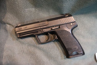 H+K USP 40S+W with box,extra magazine and papers. - Image 2 of 9