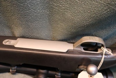 Weatherby Mark V 270WbyMag Stainless Synthetic with ammo - Image 10 of 12