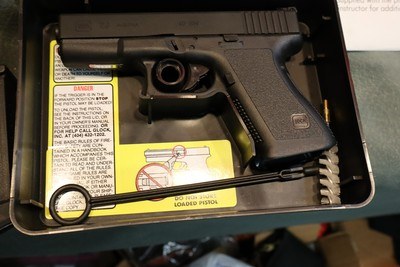 Glock Model 23 40S+W Gen 2 - Image 2 of 7