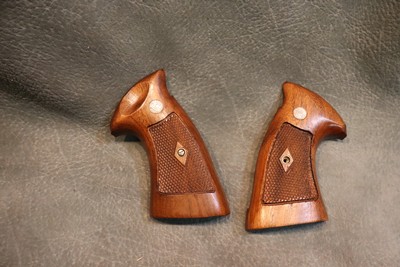 S+W early N frame diamond target grips - Image 1 of 5