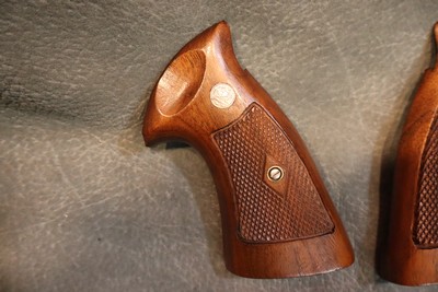 S+W early N frame diamond target grips - Image 2 of 5