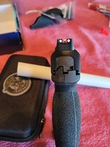 Smith & Wesson M&P9mm - 3 of 9