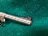 RUGER STANDARD AUTO MARK II TARGET - .22 LR. STAINLESS. 5.5 INCH BARREL. W-ONE MAG. NICE BORE!. MFG. IN 1986 - 9 of 15