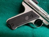 RUGER STANDARD AUTO MARK II TARGET - .22 LR. STAINLESS. 5.5 INCH BARREL. W-ONE MAG. NICE BORE!. MFG. IN 1986 - 7 of 15
