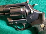Colt - TROOPER MK V. BLUED. DOUBLE ACTION. 6 INCH VENT RIB BARREL. PACHMAYR GRIPS. NICE BORE! MFG. IN 1985 - .357 MAGNUM - 7 of 23