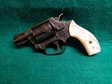 Smith & Wesson - MODEL 36 FLAT LATCH - BEAUTIFULLY ENGRAVED BY CECIL MILLS W-GOLD INLAYS. REAL PEARL GRIPS. MFG. CIRCA 1950-1969 - .38 Special - 4 of 25