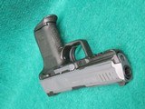 Heckler & Koch - MODEL HK 45C. VARIANT 1. COMPACT.
.IN FACTORY HARD CASE .W-2 MAGAZINES. MINTY BORE! - .45 ACP - 5 of 7