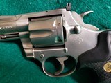 COLT - KING COBRA. DOUBLE ACTION. VERY RARE W-2.5 INCH BARREL. STAINLESS STEEL. MFG IN 1988. EXCELLENT CONDITION! MINTY BORE! - .357 MAGNUM - 14 of 18