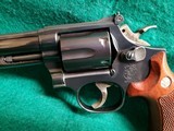 Smith & Wesson - MODEL 19-5. BLUED. 6 INCH BARREL. 6-SHOT DOUBLE ACTION. MINTY BORE! MFG. IN MID 80'S - .357 Magnum - 19 of 20