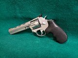 Taurus - TRACKER MODEL 991. STAINLESS. 6.5 INCH BARREL. DOUBLE ACTION. 9 SHOT. LARGE FRAME. MINTY BORE! VERY NICE! - .22 Magnum - 6 of 17