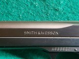 Smith & Wesson - MODEL 41 WITH 2 BARRELS (5.5 AND 7 INCH). LEUPOLD SCOPE. 3 MAGAZINES. AND 3 SETS OF GRIPS. NEAR MINT! - .22 LR - 12 of 25