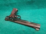 Smith & Wesson - MODEL 41 WITH 2 BARRELS (5.5 AND 7 INCH). LEUPOLD SCOPE. 3 MAGAZINES. AND 3 SETS OF GRIPS. NEAR MINT! - .22 LR - 15 of 25