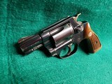 Smith & Wesson - MODEL 36 CHIEFS SPECIAL - BLUED 1.75 INCH BARREL DOUBLE ACTION 5-SHOT. W-BOX AND PAPERS. W-MINTY BORE! MFG. IN 1982- .38 SPECIAL - 6 of 24