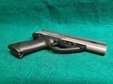 Beretta - U22 NEOS. TWO-TONE. IN ORIGINAL CASE. 4.5 INCH BARREL. W-2 MAGS. MINTY BORE! NEAR NEW! MFG. IN 2002 - .22 Long Rifle - 8 of 24