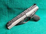 Beretta - U22 NEOS. TWO-TONE. IN ORIGINAL CASE. 4.5 INCH BARREL. W-2 MAGS. MINTY BORE! NEAR NEW! MFG. IN 2002 - .22 Long Rifle - 6 of 24