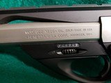 Beretta - U22 NEOS. TWO-TONE. IN ORIGINAL CASE. 4.5 INCH BARREL. W-2 MAGS. MINTY BORE! NEAR NEW! MFG. IN 2002 - .22 Long Rifle - 19 of 24