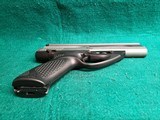 Beretta - U22 NEOS. TWO-TONE. IN ORIGINAL CASE. 4.5 INCH BARREL. W-2 MAGS. MINTY BORE! NEAR NEW! MFG. IN 2002 - .22 Long Rifle - 15 of 24