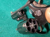 SMITH & WESSON - MODEL 19-4. BLUED. 2.5" BARREL. PINNED AND RECESSED. BEAUTIFUL GUN! MFG. IN 1980 - .357 MAGNUM - 13 of 19