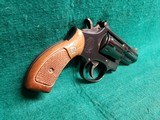 SMITH & WESSON - MODEL 19-4. BLUED. 2.5" BARREL. PINNED AND RECESSED. BEAUTIFUL GUN! MFG. IN 1980 - .357 MAGNUM - 2 of 19