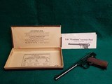 COLT - WOODSMAN. 1ST SERIES. 6.5" BARREL. NEAR MINT IN ORIGINAL BOX W-PAPERS. MFG. IN 1936 - .22 LR - 23 of 23