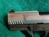 Walther - MODEL P22. GRAY STRIPED FRAME. W-ONE MAGAZINE. 3.25 INCH BARREL. NICE BORE! - .22 LR - 11 of 21