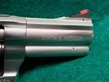 SMITH & WESSON - MODEL 686-6 PLUS*. 7-SHOT. STAINLESS. 3" BBL. W-CASE. VERY NICE! - .357 MAGNUM - 10 of 19
