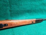 Weatherby - MARK V LEFT HAND - JAPAN MADE. 24 INCH PORTED BARREL. BLUED. W-BUEHLER RINGS. GORGEOUS RIFLE! MINTY BORE! - .300 Weatherby Magnum - 21 of 21