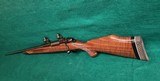 Weatherby - MARK V LEFT HAND - JAPAN MADE. 24 INCH PORTED BARREL. BLUED. W-BUEHLER RINGS. GORGEOUS RIFLE! MINTY BORE! - .300 Weatherby Magnum - 6 of 21