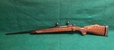 Weatherby - MARK V LEFT HAND - JAPAN MADE. 24 INCH PORTED BARREL. BLUED. W-BUEHLER RINGS. GORGEOUS RIFLE! MINTY BORE! - .300 Weatherby Magnum - 4 of 21