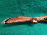 Weatherby - MARK V LEFT HAND - JAPAN MADE. 24 INCH PORTED BARREL. BLUED. W-BUEHLER RINGS. GORGEOUS RIFLE! MINTY BORE! - .300 Weatherby Magnum - 19 of 21