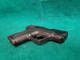 SMITH & WESSON - M&P40 SHIELD. SINGLE STACK. SUB-COMPACT CARRY PISTOL. W-1 MAG. NEAR MINT! - .40 S&W - 12 of 15