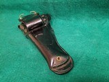 SERVICE MFG. CO - YONKERS, NY. 1911. 5 INCH. LEATHER LINED PLASTIC SWIVEL HOLSTER. ORIGINAL MILITARY MP/NYPD POLICE ISSUE. MODEL# 2425 - .45 ACP - 5 of 9