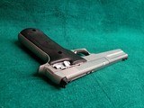 SMITH & WESSON - MODEL 2206. STAINLESS STEEL. 6" BBL. W-MAG. NEAR MINT W-CHERRY BORE! CIRCA MID 1990'S - .22 LR - 14 of 16
