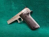 SMITH & WESSON - MODEL 2206. STAINLESS STEEL. 6" BBL. W-MAG. NEAR MINT W-CHERRY BORE! CIRCA MID 1990'S - .22 LR - 5 of 16