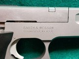 SMITH & WESSON - MODEL 2206. STAINLESS STEEL. 6" BBL. W-MAG. NEAR MINT W-CHERRY BORE! CIRCA MID 1990'S - .22 LR - 15 of 16