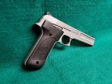 SMITH & WESSON - MODEL 2206. STAINLESS STEEL. 6" BBL. W-MAG. NEAR MINT W-CHERRY BORE! CIRCA MID 1990'S - .22 LR - 3 of 16