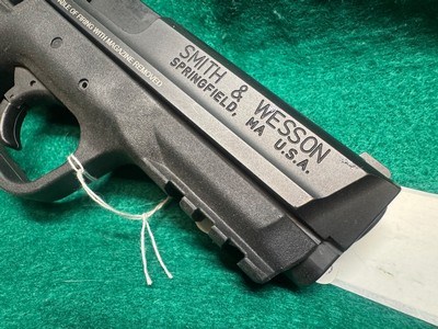SMITH & WESSON-M&P9-9mm - Image 2 of 11