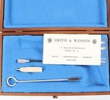 SMITH & WESSON
MODEL 27-2
357 MAGNUM
REVOLVER
WITH DISPLAY BOX - 12 of 12