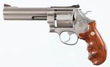 SMITH & WESSON
MODEL 627
357 MAGNUM
REVOLVER
(MODEL OF 1989 - NON FLUTED CYLINDER) - 4 of 13