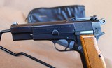 Browning Hi Power
T
Series
Tangent sight
1967 High Condition - 7 of 16