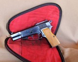 Browning Hi Power
T
Series
Tangent sight
1967 High Condition
