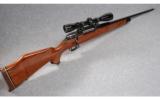 Weatherby Model Mark V Deluxe .340 Wby - 1 of 9