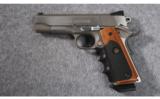 Colt Custom Combat Commander .45 Auto - 3 of 4