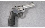 Smith & Wesson Model 617-6 .22 LR - 1 of 4