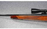 Weatherby Model Mark V .300 Wby. Mag. - 6 of 9