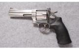Smith & Wesson Model 629-6 Classic .44 Magnum - 2 of 5
