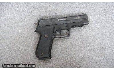 Sig Sauer ~ P220 ~ .45 Auto